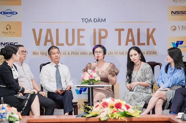 B&agrave; L&ecirc; Thục Phương, chủ tịch VBS Capital c&ugrave;ng d&agrave;n kh&aacute;ch mời thảo luận trong toạ đ&agrave;m &ldquo;Value IP Talk&rdquo; về Nền tảng kỹ thuật số v&agrave; Phần mềm định gi&aacute; IP đầu ti&ecirc;n tại khu vực Đ&ocirc;ng Nam &Aacute;.