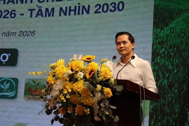 &Ocirc;ng Nguyễn Văn H&ograve;a - Hội Việt kiều (Bộ Ngoại Giao) ph&aacute;t biểu tại Hội nghị.