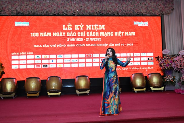 Nhạc phẩm đặc sắc về qu&ecirc; hương đất nước do Nghệ sĩ Nh&acirc;n d&acirc;n Th&aacute;i Bảo thể hiện