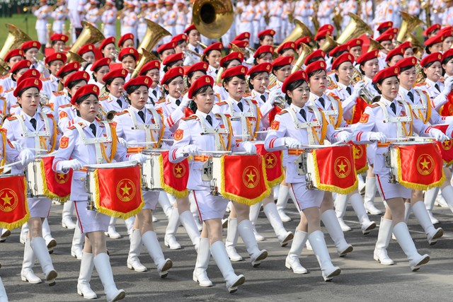 Khối nữ Qu&acirc;n nhạc.