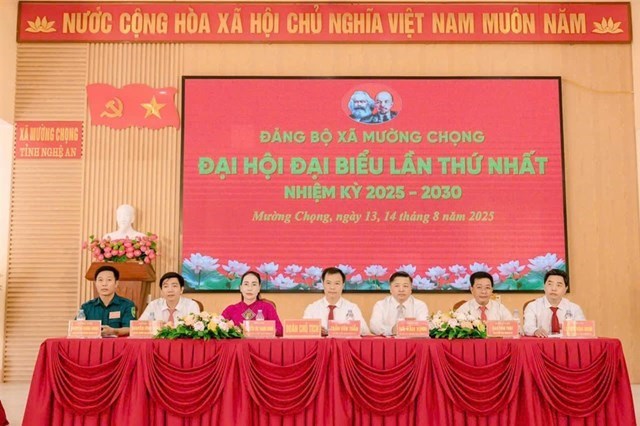 Đo&agrave;n Chủ tịch điều h&agrave;nh Đại hội