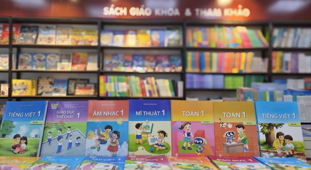 Nhà xuất bản Giáo dục Việt Nam chủ động nguồn cung, bảo đảm đủ sách giáo khoa trước thềm năm học mới - Ảnh 1