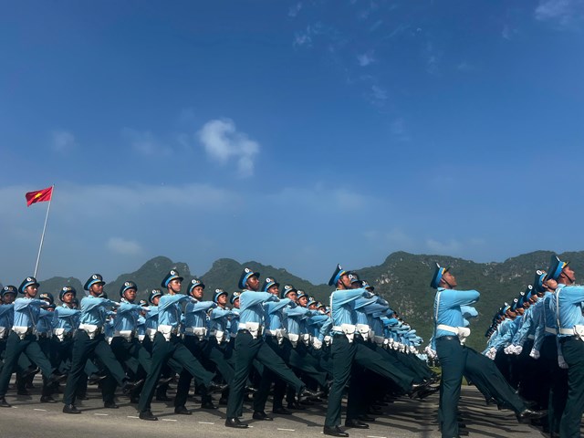 Bức tranh thời đại hào hùng: Từ bước chân người lính đến sức mạnh và niềm tin quốc gia - Ảnh 6