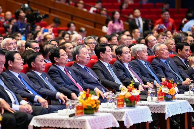 Tổng B&iacute; thư T&ocirc; L&acirc;m v&agrave; c&aacute;c đồng ch&iacute; l&atilde;nh đạo Đảng, Nh&agrave; nước, Quốc hội, Ch&iacute;nh phủ v&agrave; Ủy ban Trung ương Mặt trận Tổ quốc Việt Nam... dự Lễ kỷ niệm 80 năm truyền thống ng&agrave;nh gi&aacute;o dục v&agrave; khai giảng năm học 2025-2026 tại điểm cầu Trung ương.