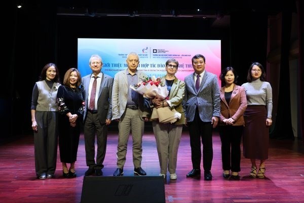 Tăng cường hợp t&#225;c quốc tế: Đo&#224;n trường Đại học Nghệ thuật Đương đại Th&#224;nh phố Matxcơva (Li&#234;n bang Nga) đến thăm v&#224; l&#224;m việc tại trường Cao đẳng Nghệ thuật H&#224; Nội - Ảnh 8