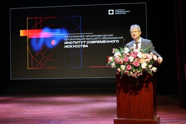 Tiến sĩ khoa học Anatoly Ivanovich Kirsanov ph&aacute;t biểu về Trường Đại học Nghệ thuật Đương đại &ndash; Matxcơva