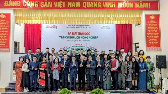 C&aacute;c đại biểu tham dự Hội thảo chụp ảnh lưu niệm