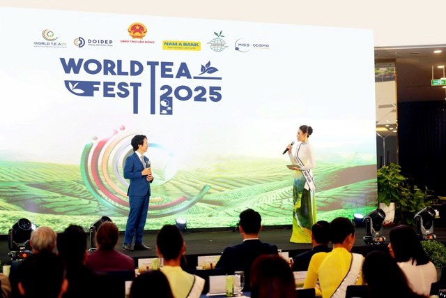 Tại buổi họp b&aacute;o c&ocirc;ng bố chuỗi sự kiện Lễ hội Tr&agrave; Quốc tế &ndash; World Tea Fest 2025, &ocirc;ng Phạm C&ocirc;ng Tuấn Hạ &ndash; Đại diện Thương hiệu Đ&ocirc;i D&eacute;p c&ugrave;ng &Aacute; hậu Ho&agrave;n Vũ Việt Nam Đỗ Cẩm Ly &ndash; Đại sứ Mỹ Nh&acirc;n T&acirc;m Thanh Thương hiệu Đ&ocirc;i D&eacute;p, giới thiệu tổng quan kế hoạch tổ chức Lễ hội Tr&agrave; Quốc tế 2025.