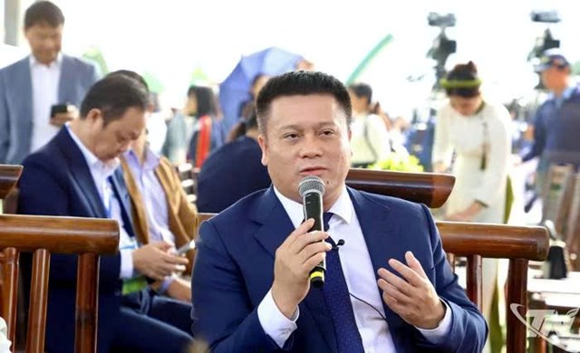 Tại Tọa đ&agrave;m với chủ đề &lsquo;D&acirc;ng ch&eacute;n tr&agrave; cho tương lai&rsquo;, &ocirc;ng B&ugrave;i B&aacute; Ch&iacute;nh, Gi&aacute;m đốc Trung t&acirc;m M&atilde; số, M&atilde; vạch quốc gia, nhấn mạnh tầm quan trọng của truy xuất nguồn gốc, đăng k&yacute; m&atilde; số, m&atilde; vạch v&agrave; x&acirc;y dựng thương hiệu cho sản phẩm ch&egrave;. C&aacute;c đại biểu đ&atilde; đề xuất nhiều giải ph&aacute;p nhằm ph&aacute;t triển ng&agrave;nh ch&egrave; theo hướng bền vững, n&acirc;ng cao gi&aacute; trị kinh tế, văn h&oacute;a v&agrave; ngoại giao tr&agrave;.