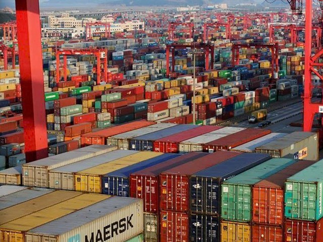 Hơn 400 container ch&egrave; bị &aacute;ch tắc tại cảng Karachi kh&ocirc;ng chỉ g&acirc;y thiệt hại trực tiếp cho doanh nghiệp xuất khẩu m&agrave; c&ograve;n tạo ra nguy cơ đứt g&atilde;y chuỗi sản xuất, ảnh hưởng s&acirc;u rộng tới người trồng ch&egrave; v&agrave; to&agrave;n ng&agrave;nh.
