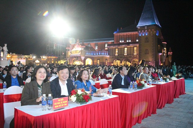 C&aacute;c đại biểu tham dự đ&ecirc;m hội