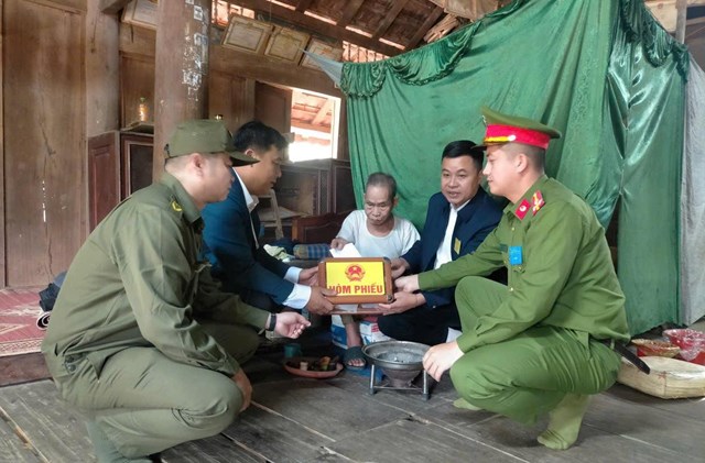 Kh&ocirc;ng kh&iacute; bầu cử tại x&atilde; H&ugrave;ng Ch&acirc;n, Nghệ An