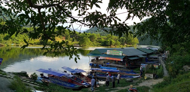 Bến thuyền tr&ecirc;n đập Ph&agrave; L&agrave;i (ảnh Quốc Kh&aacute;nh)