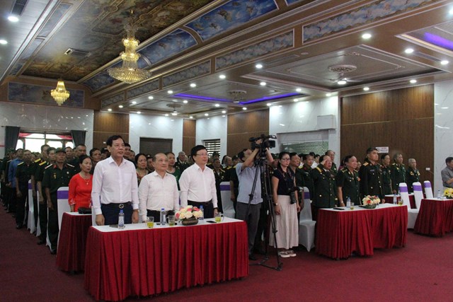 Trang trọng nghi thức ch&agrave;o cờ v&agrave; h&aacute;t Quốc ca