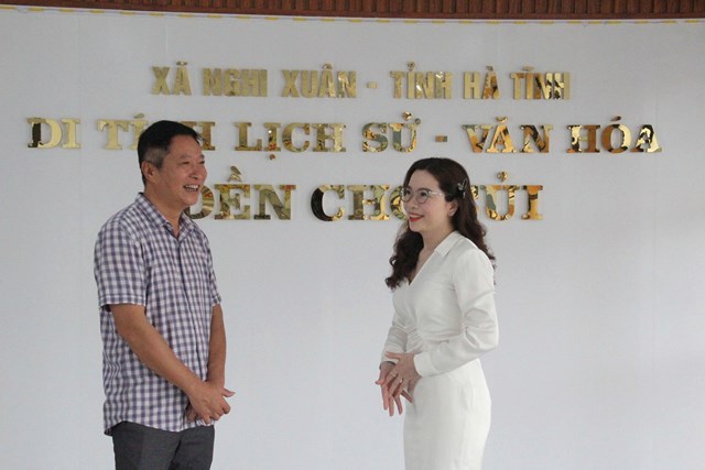 &Ocirc;ng Nguyễn C&ocirc;ng Đức - Quyền Trưởng ban phụ tr&aacute;ch đền Chợ Củi niềm nở cung cấp th&ocirc;ng tin với PV