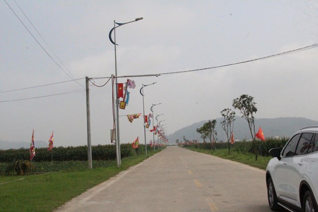 Con đường nối Quốc lộ 1 v&agrave;o Đền