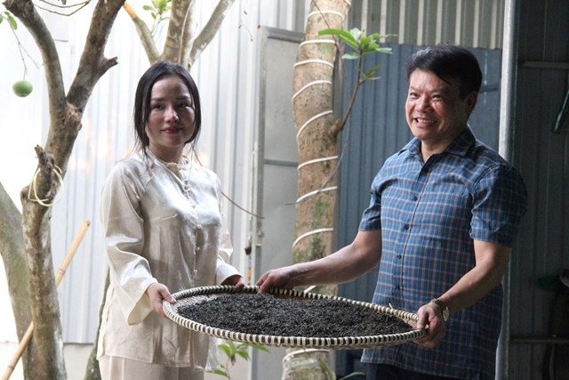 L&atilde;nh đạo c&aacute;c ph&ograve;ng ban của x&atilde; thường xuy&ecirc;n đến động vi&ecirc;n