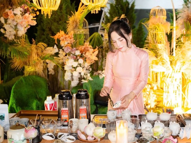 L&ecirc; Thảo My l&agrave; nghệ nh&acirc;n tr&agrave; Việt. Nhiều năm l&agrave;m nghề pha tr&agrave; theo phong c&aacute;ch nghệ thuật ở nhiều sự kiện trong nước, trong tỉnh