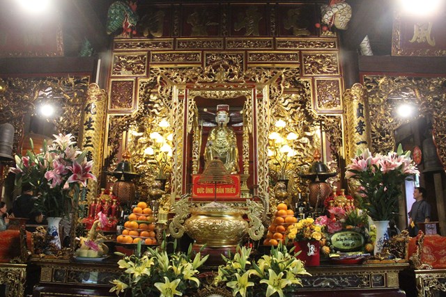 Đền Chợ Củi l&agrave; một trong những di t&iacute;ch t&acirc;m linh nổi tiếng của H&agrave; Tĩnh, nơi đ&acirc;y l&agrave; điện thờ "Tam to&agrave; Th&aacute;nh vị, Vạn thế Mẫu nghi".