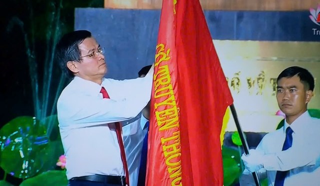 Khu di t&iacute;ch Quốc gia đặc biệt Kim Li&ecirc;n vinh dự được trao tặng Hu&acirc;n chương Lao động hạng Nhất v&agrave; được Bộ Văn h&oacute;a, Thể thao v&agrave; Du lịch quyết định c&ocirc;ng nhận Khu du lịch quốc gia Kim Li&ecirc;n.