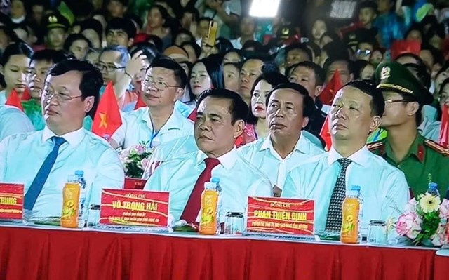 Đêm thiêng Làng Sen – triệu trái tim thành kính nhớ Người - Ảnh 2