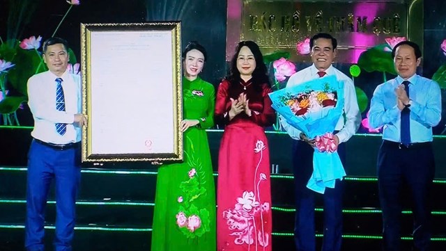Đêm thiêng Làng Sen – triệu trái tim thành kính nhớ Người - Ảnh 1