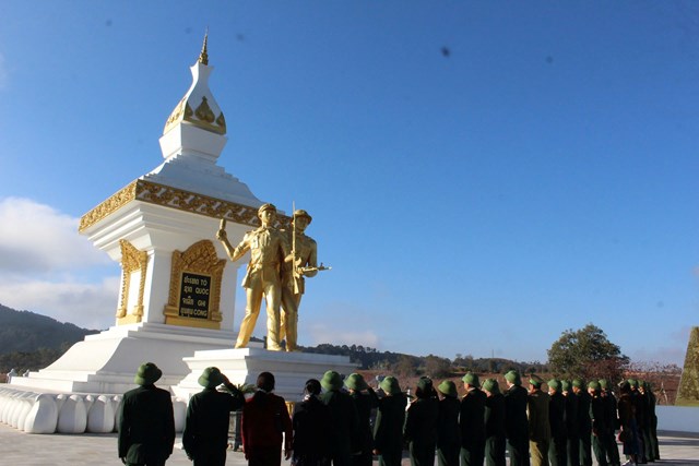 Tại Đ&agrave;i tưởng niệm Liệt sĩ Li&ecirc;n qu&acirc;n Việt L&agrave;o tỉnh Xiengkhuang