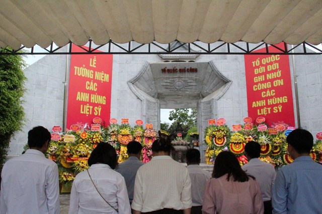 Nghệ An: Lắng đọng cảm x&#250;c trong h&#224;nh tr&#236;nh tri &#226;n tại Nghĩa trang Liệt sĩ Quốc tế Việt – L&#224;o - Ảnh 1