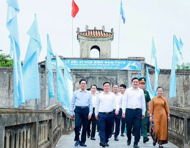 Đo&agrave;n c&ocirc;ng t&aacute;c của l&atilde;nh đạo tỉnh Nghệ An tại Th&agrave;nh cổ Quảng Trị