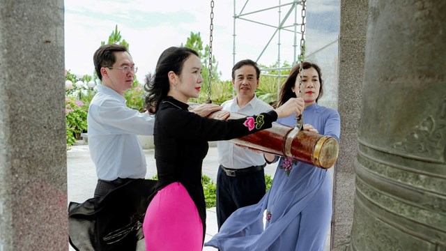 Tập thể l&atilde;nh đạo Sở Văn h&oacute;a Thể thao v&agrave; Du lịch tỉnh Nghệ An trong chuyến c&ocirc;ng t&aacute;c