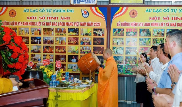 Những người làm báo tri ân các nhà báo liệt sĩ tại Chùa Da ở Nghệ An - Ảnh 2