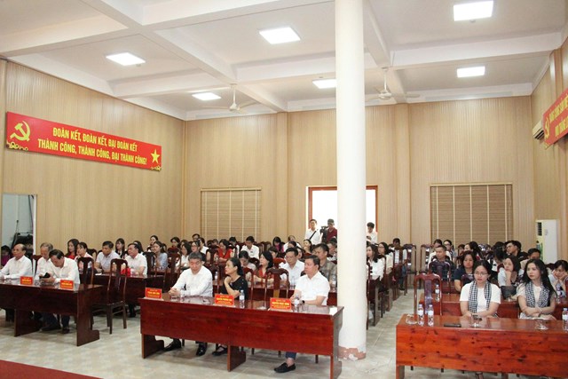Li&#234;n hiệp C&#225;c tổ chức hữu nghị Việt Nam trao 3,4 tỷ đồng tiếp sức Nghệ An hỗ trợ b&#224; con v&#249;ng lũ - Ảnh 3