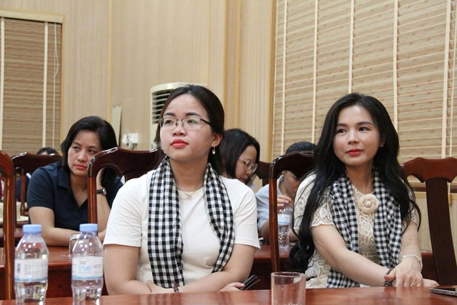 C&aacute;c đại biểu tham dự Lễ trao tiền hỗ trợ cho tỉnh Nghệ An