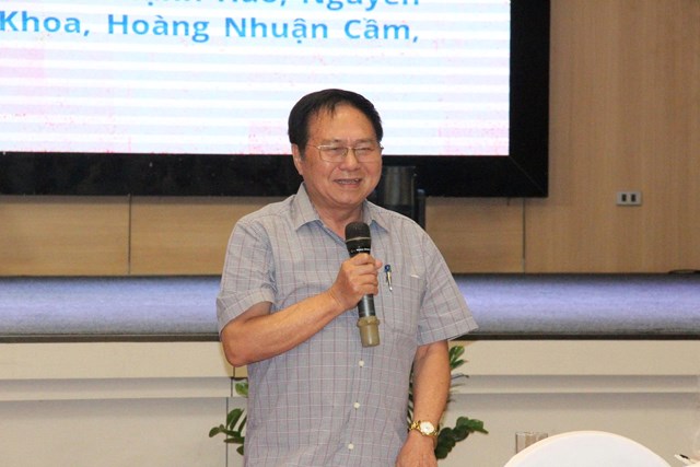 Nh&agrave; thơ Hồ M&acirc;u Thanh- Chủ tịch Hội Li&ecirc;n hiệp Văn học Nghệ thuật Nghệ An ph&aacute;t biểu (ảnh Quốc Kh&aacute;nh