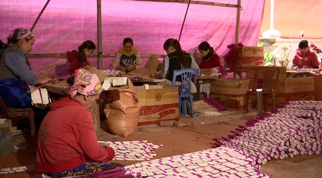 X&atilde; Quỳ Ch&acirc;u nổi tiếng với L&agrave;ng nghề sản xuất hương trầm