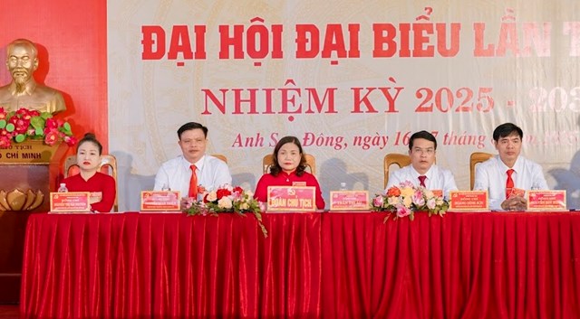 Đo&agrave;n chủ tịch Đại hội