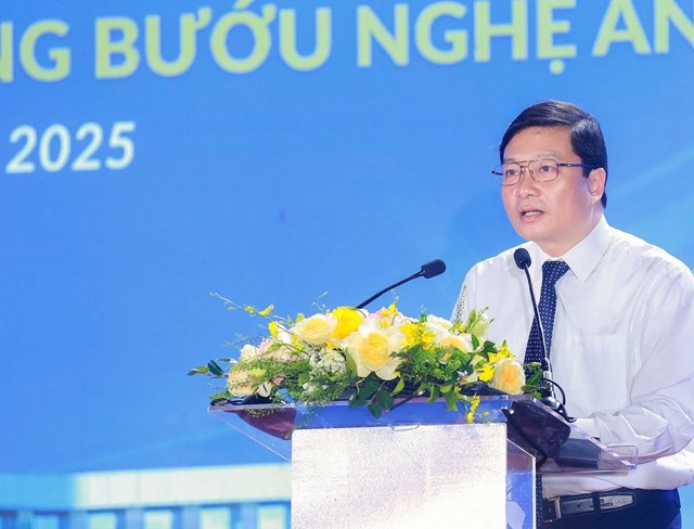 Đồng ch&iacute; L&ecirc; Hồng Vinh - Ph&oacute; B&iacute; thư Tỉnh ủy, Chủ tịch UBND tỉnh Nghệ An ph&aacute;t biểu