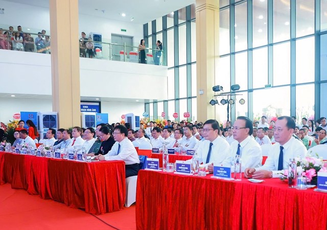 Y tế Nghệ An bứt ph&#225;: Giai đoạn 2 Bệnh viện Ung bướu đạt chuẩn quốc tế đi v&#224;o hoạt động - Ảnh 1