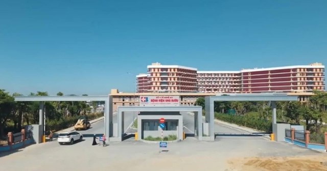 Cổng ch&iacute;nh v&agrave;o Bệnh viện Ung bướu Nghệ An