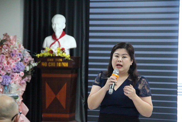 Một hướng được đặt ra l&agrave; ph&aacute;t triển m&ocirc; h&igrave;nh &ldquo;du học tại chỗ&rdquo;, gi&uacute;p học sinh c&oacute; thể tiếp cận chương tr&igrave;nh, phương ph&aacute;p đ&agrave;o tạo v&agrave; m&ocirc;i trường gi&aacute;o dục quốc tế tại Nghệ An, sau đ&oacute; c&oacute; cơ hội tiếp tục học tập, li&ecirc;n th&ocirc;ng tại c&aacute;c cơ sở gi&aacute;o dục ở Australia. B&agrave; Bạch Thi&ecirc;n kim ph&acirc;n t&iacute;ch