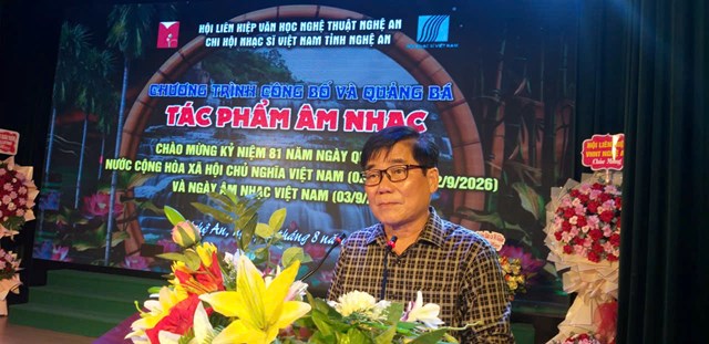NSND Phạm Tiến Dũng, Chi hội trưởng Chi hội Nhạc sĩ Việt Nam tại Nghệ An, khẳng định &acirc;m nhạc lu&ocirc;n đồng h&agrave;nh c&ugrave;ng d&acirc;n tộc.