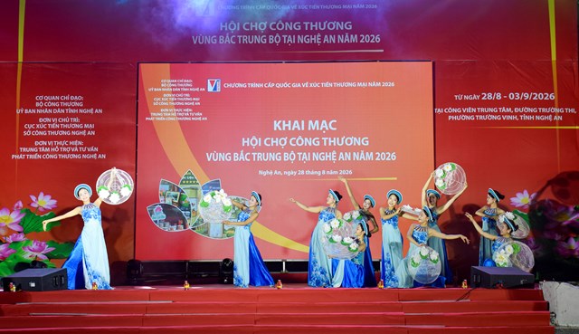 Tiết mục văn nghệ trong lễ khai trương