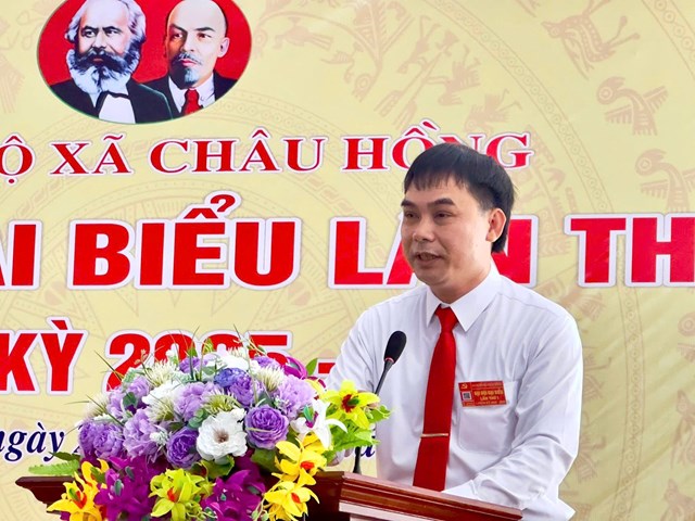 Đồng ch&iacute; Lang Văn V&acirc;n -B&iacute; thư Đảng ủy x&atilde; Ch&acirc;u Hồng ph&aacute;t biểu