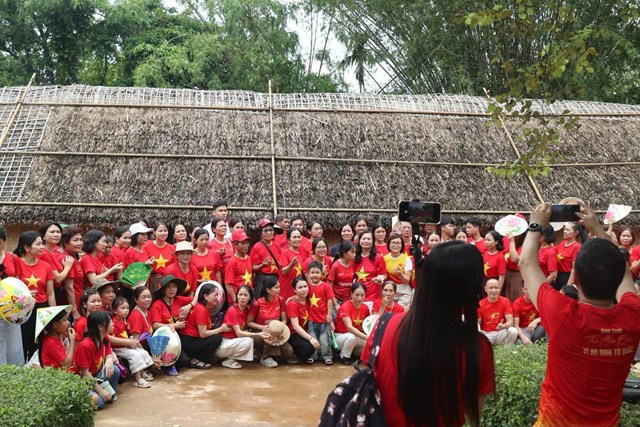 Kim Liên rực rỡ mùa Thu Độc lập - Ảnh 3