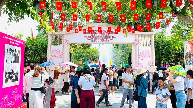 Kim Liên rực rỡ mùa Thu Độc lập - Ảnh 4