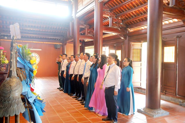 Hưng Nguyên Nam dâng hoa, dâng hương tưởng niệm Tổng Bí thư Lê Hồng Phong - Ảnh 1