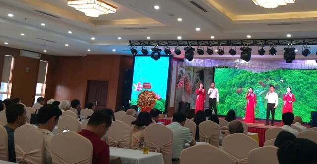 C&aacute;c nghệ sĩ&nbsp; tr&igrave;nh diễn c&aacute;c ca kh&uacute;c mới s&aacute;ng t&aacute;c của c&aacute;c nhạc sĩ Xứ Nghệ