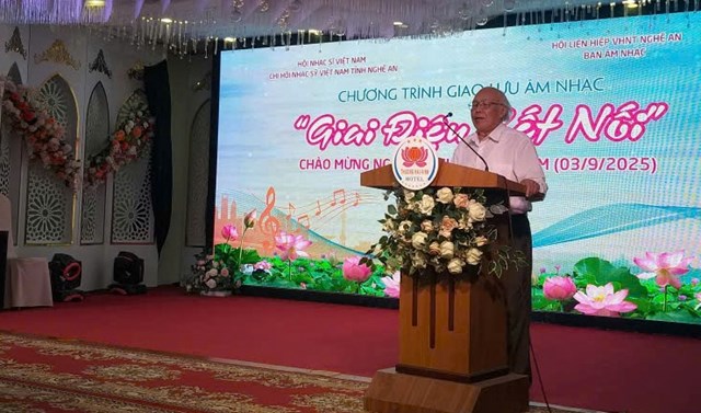 Nhạc sĩ Văn Thế ph&aacute;t biểu