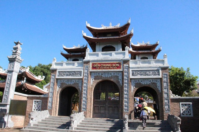 Đền Chung Sơn Đền thờ gia tộc B&aacute;c Hồ tại n&uacute;i Chung (Ảnh Quốc Kh&aacute;nh)