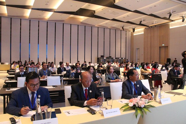 C&aacute;c đại biểu Campuchia